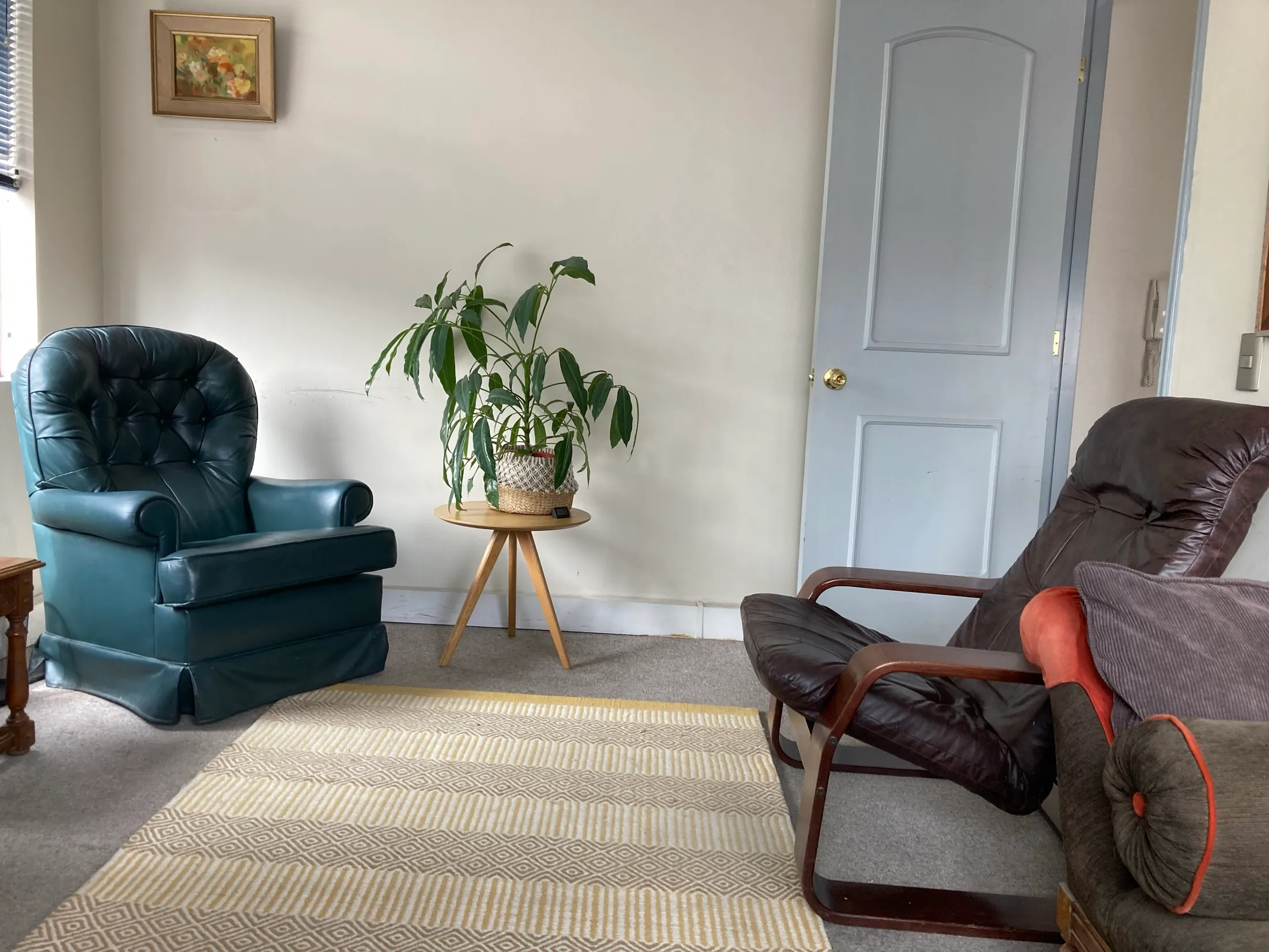 Espacio de trabajo clínico: sillón y plano de la consulta