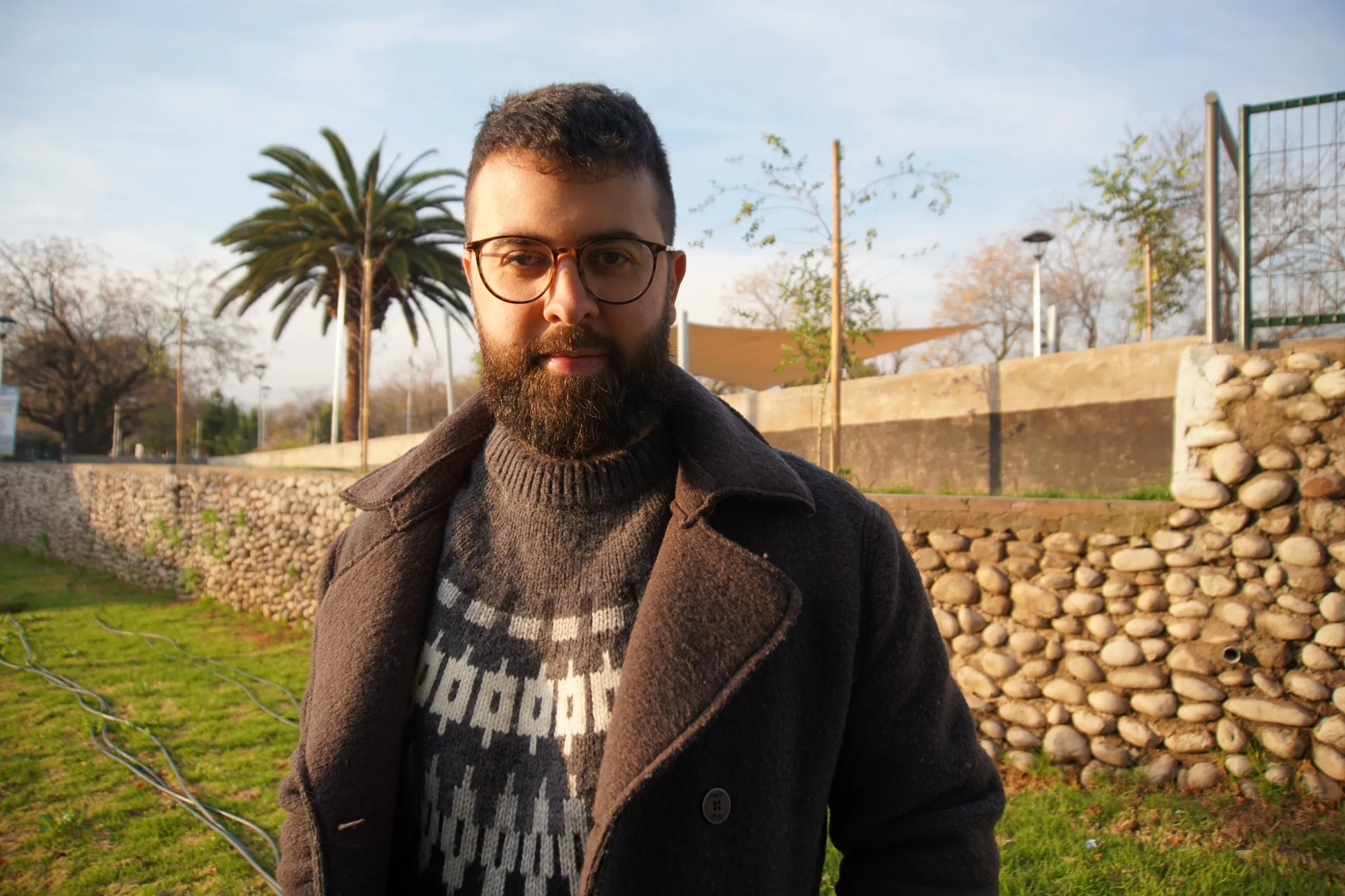 Mauricio Toval-Gajardo, retrato en exterior